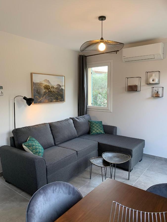 Le Cabanon De Livia Avec Piscine Privee Villa Cucuron Exterior photo